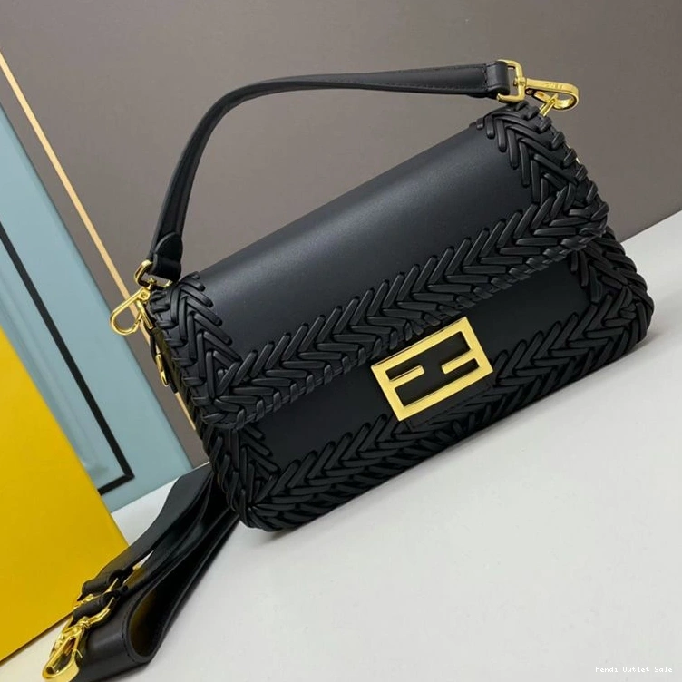 Affordable Stitching Black Fendi Medium Baguette Leather Bag In 0722